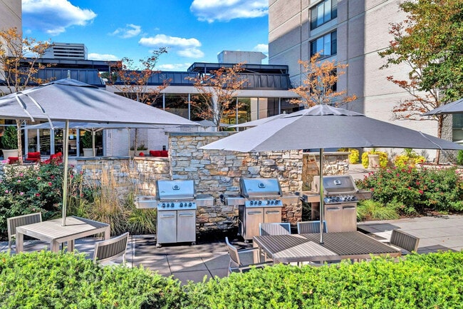 Photo - 2111 Richmond Hwy Unidad FL12-ID1022357P