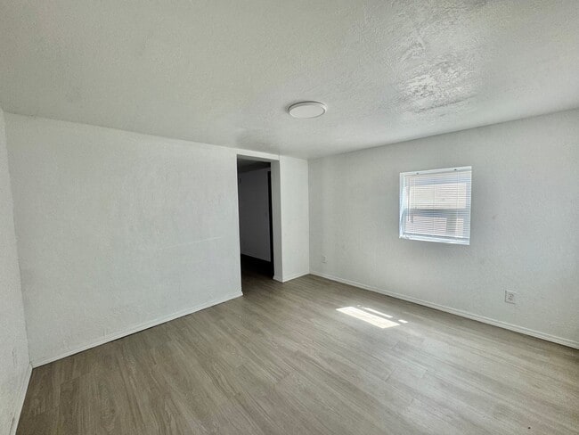 Photo - 529 SE 15th St