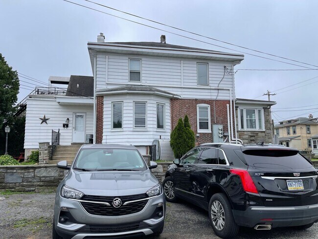 Photo - 341 Wanamaker Ave Unit 1st Floor