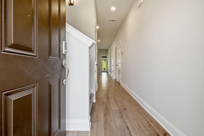 Photo - 282 Netherlands Blvd
