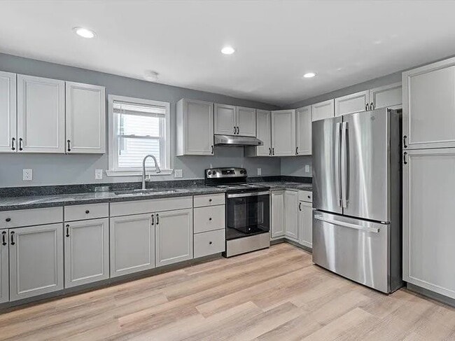 Building Photo - 71 1st Ave Unit 2