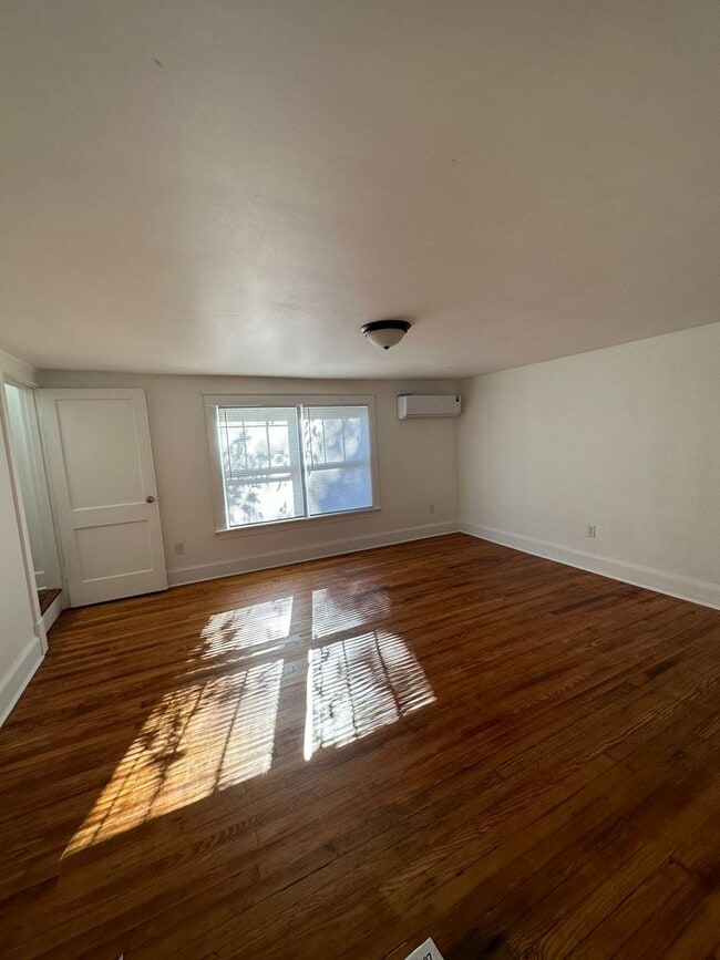 Photo - 707 Mansfield Ave Unit Apt. B