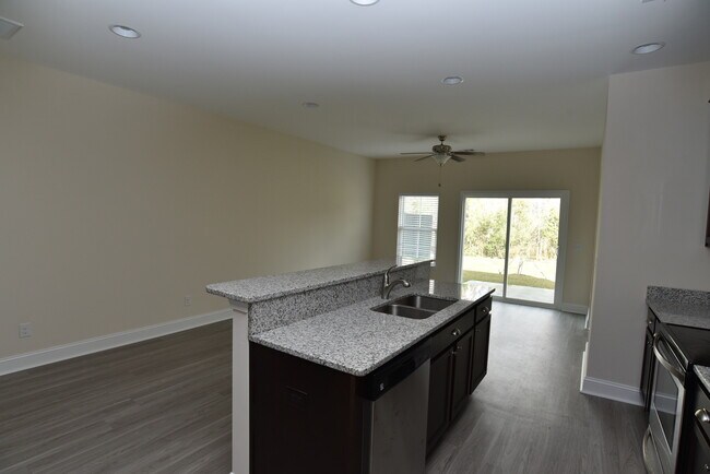 Photo - Richmond Hill- 3Br, 2 1/2 Bath Townhome