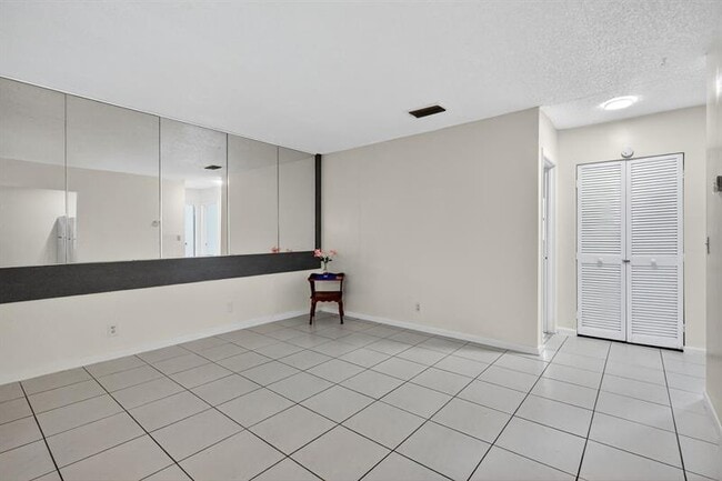 Photo - 274 SW 9th St Unit 2