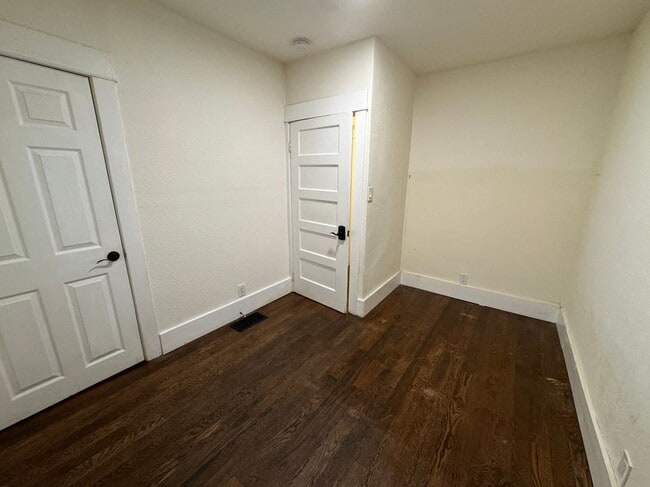 Photo - 1433 W 24th St Unidad C