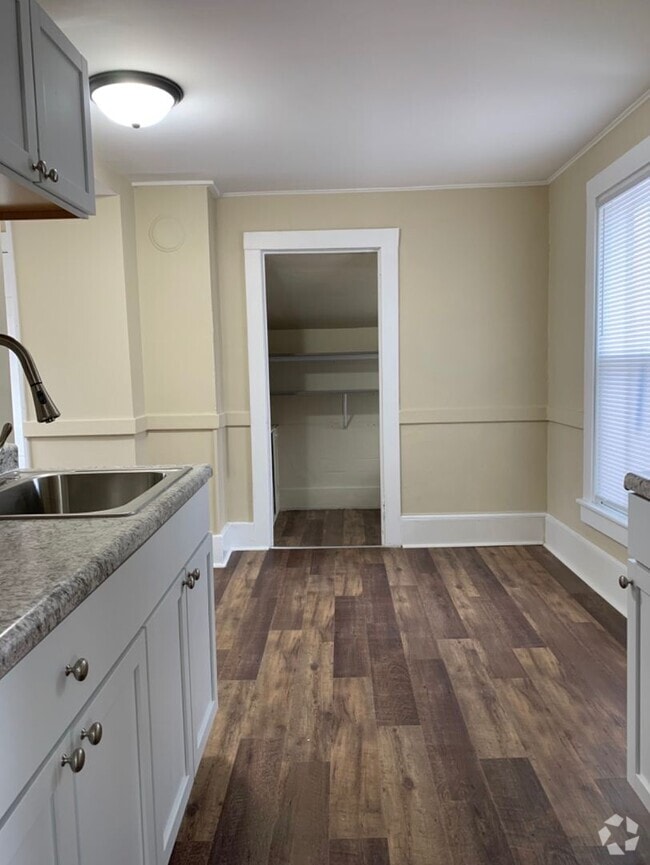 Building Photo - 981 Margaret St Unit #1 Rental