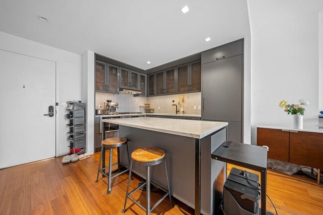 Photo - 2 Shore Ln Unit 708