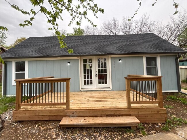 Building Photo - 2021 Sunset Dr Rental