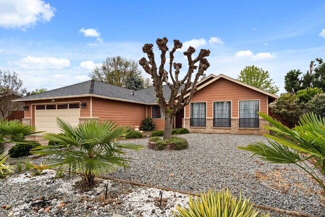 Photo - 2360 Temple Dr