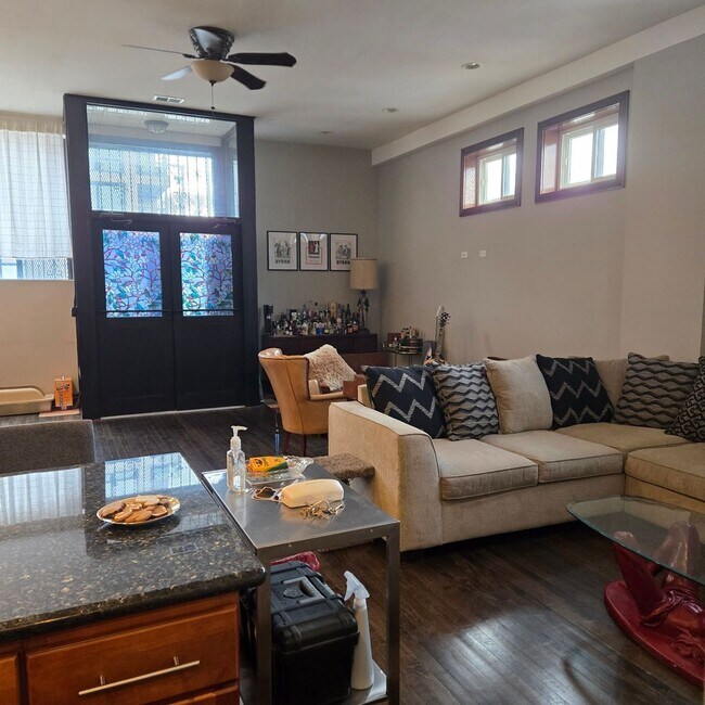 Photo - 2422 W Fullerton Ave Apartment