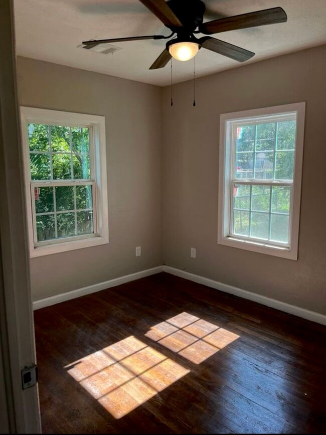 Photo - 1302 Parker St