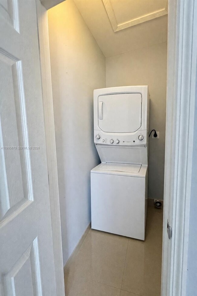 Photo - 2155 NW 28th St Unidad 0