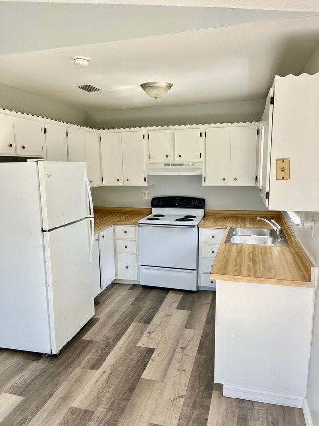 Photo - NICE 3BR/2BA Dade City Home w/ a Deck!! NO...