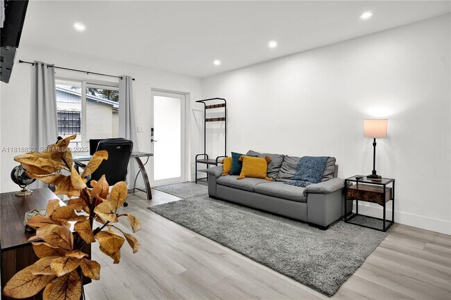 Photo - 300 NW 82nd Terrace