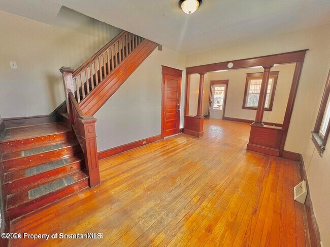 Photo - 637 E Elm St