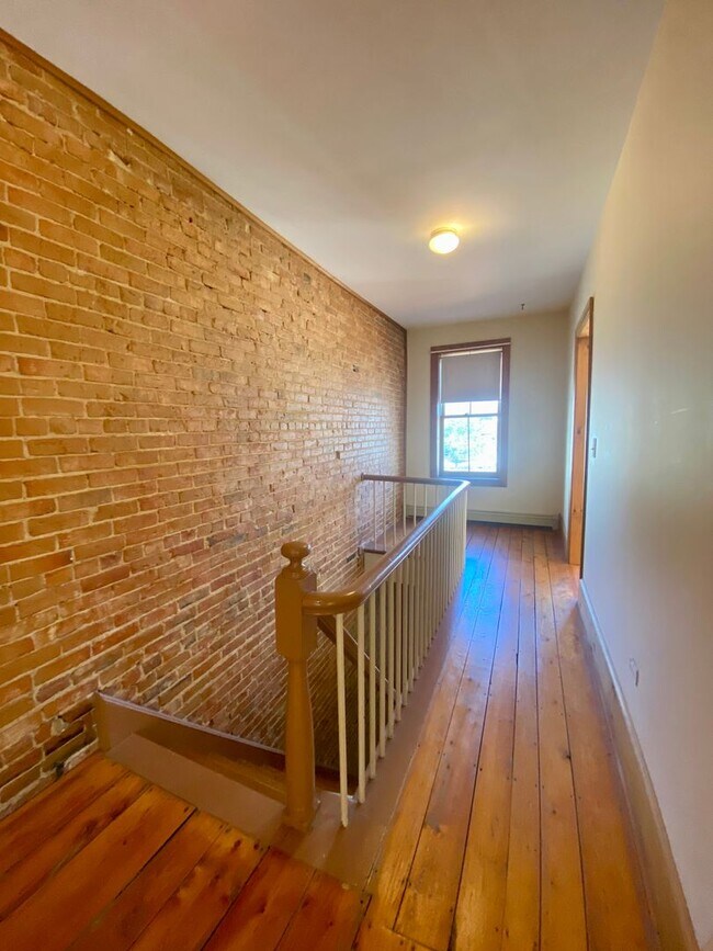 Photo - 16 Market-Multi Unidad #3