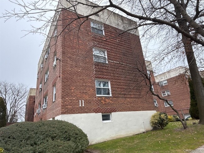 Building Photo - 11 Schenck Ave Unit 2G