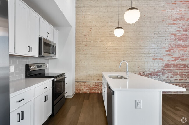 1BR, 1BA - 983SF - Kitchen - The Mill at Prattville