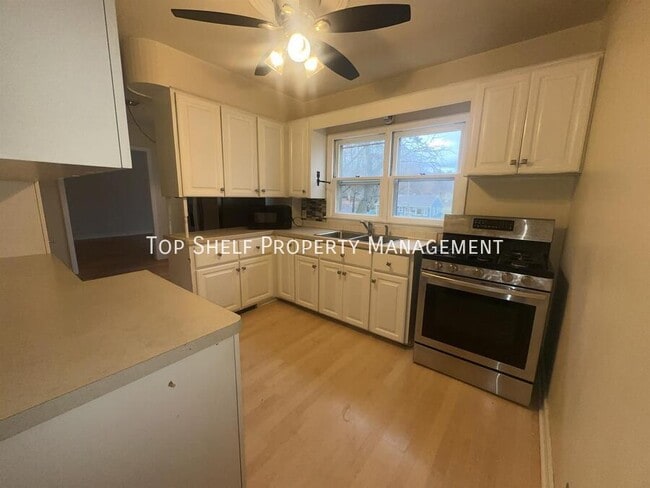 Photo - 2823 Holcomb Ave