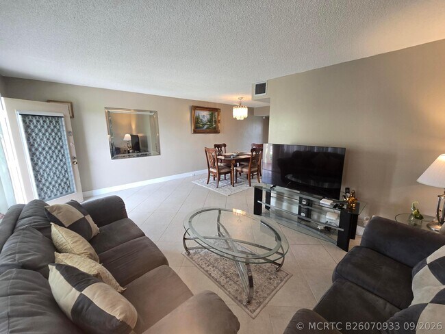 Photo - 1902 Bermuda Cir Unit E4