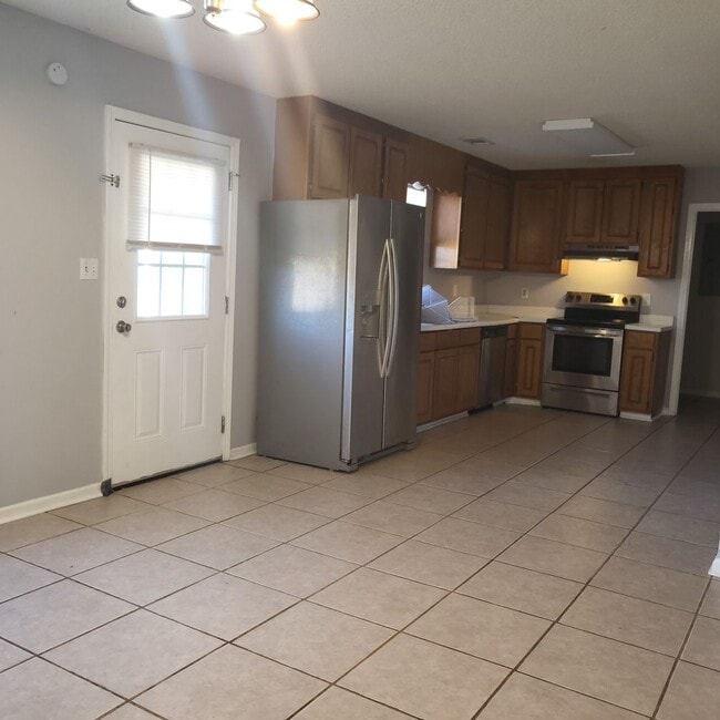 Photo - 723 Macey St