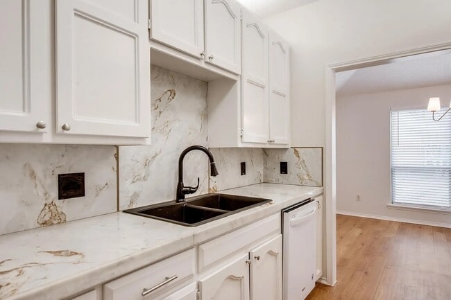 Photo - 500 Norwood Pl