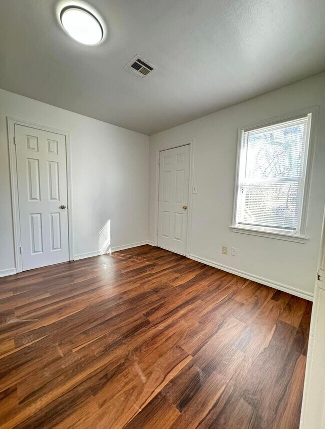 Photo - Near Tinker Airforce Base!