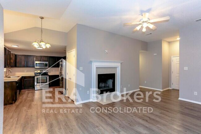 Photo - 1614 Twisted Oak Dr