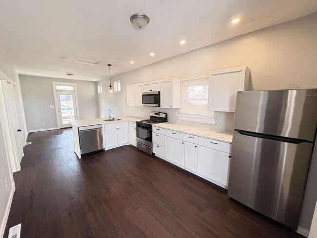 Building Photo - 2012 Schaeffer Pl