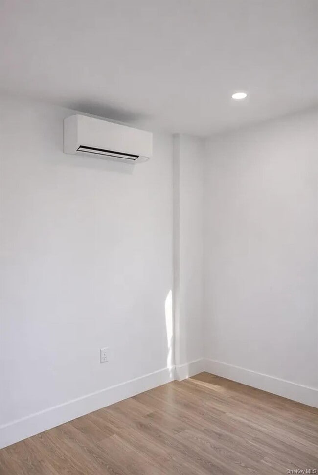 Photo - 98-07 37th Ave