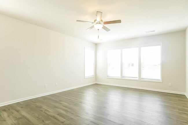 Photo - 581 Count Fleet Ct