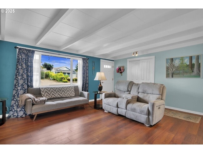 Photo - 679 Kingwood St