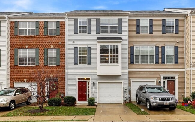 Building Photo - Three level townhome in Ballenger Creek ready for you by June 1st!