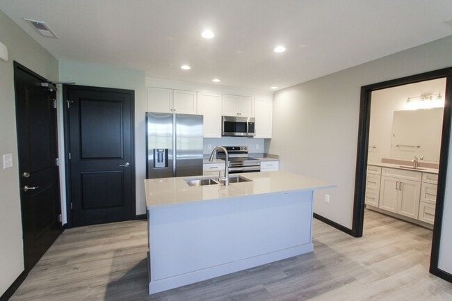 Photo - New! Beautiful 1 Bed, 1 Bath Apartment in ... Unit 2010-202