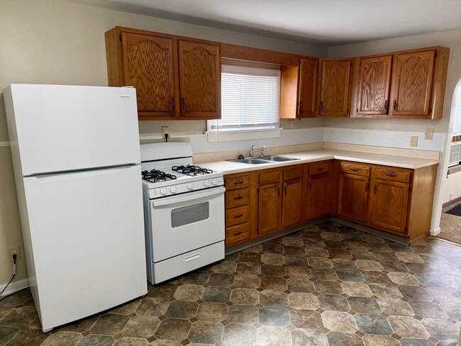 Photo - 222 E 4th St