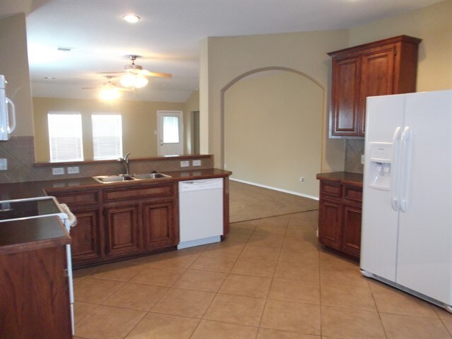 9307 Lakeway View Ln