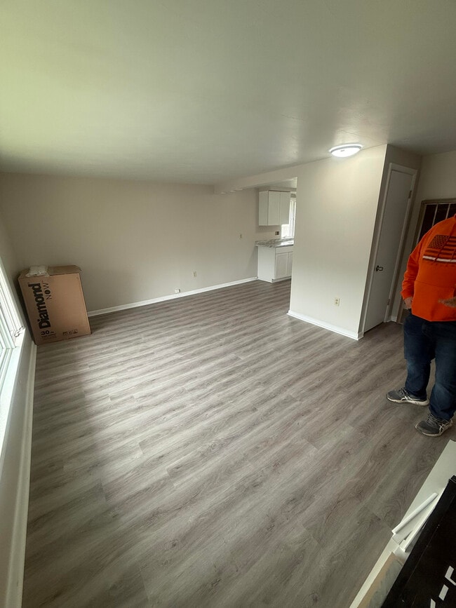 Photo - 216 Neil St Unit upper