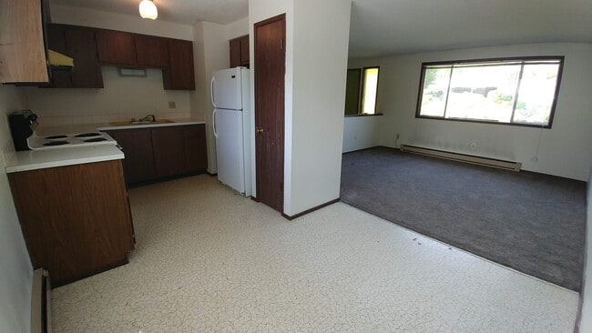 Photo - 305 NW Robert St Unit B