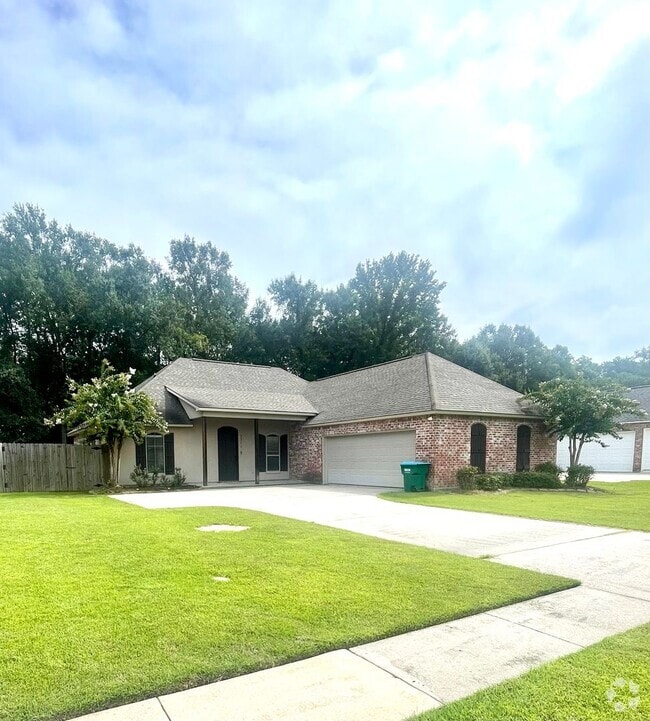 Building Photo - Charming 3 Bedroom 2 Bath home for Rent