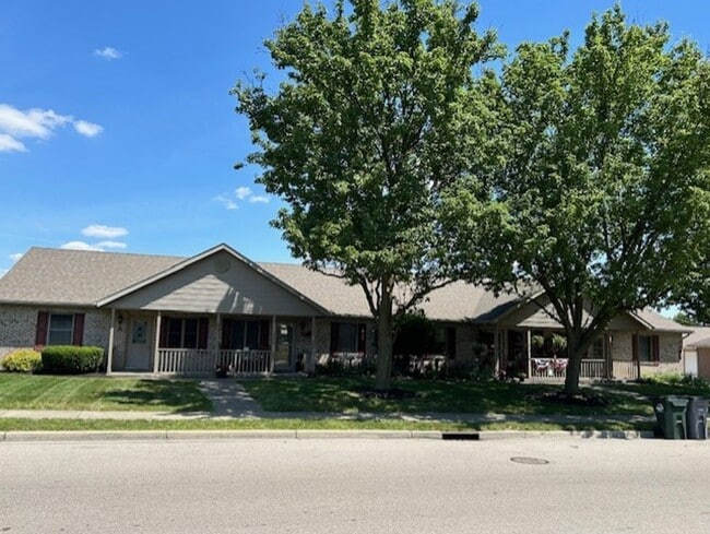 Building Photo - Updated Ranch with 2 Bedrooms, 1 Bath, and 1-Car Attached Garage in Troy, Ohio - Your Perfect Hom... Unit 1565-C Wayne St