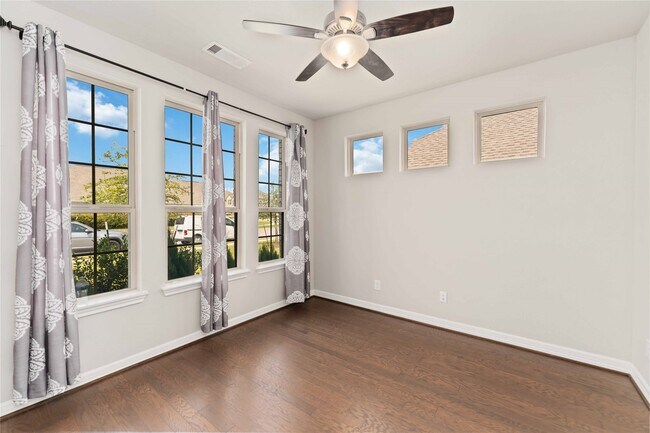 Photo - 205 Sunray Creek Dr