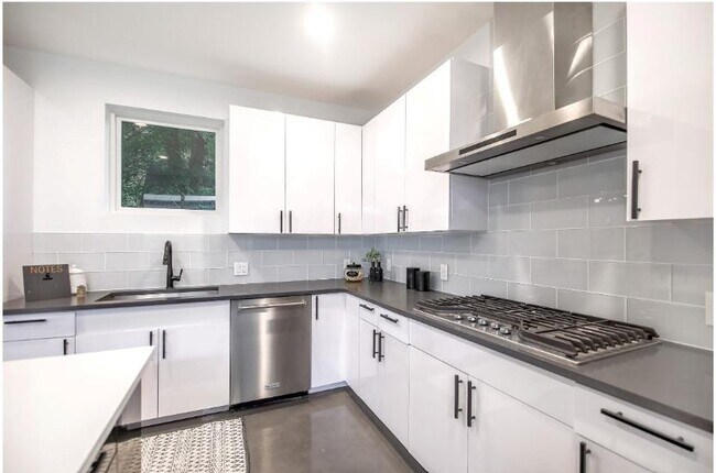 Photo - 1102 1/2 Fiesta St