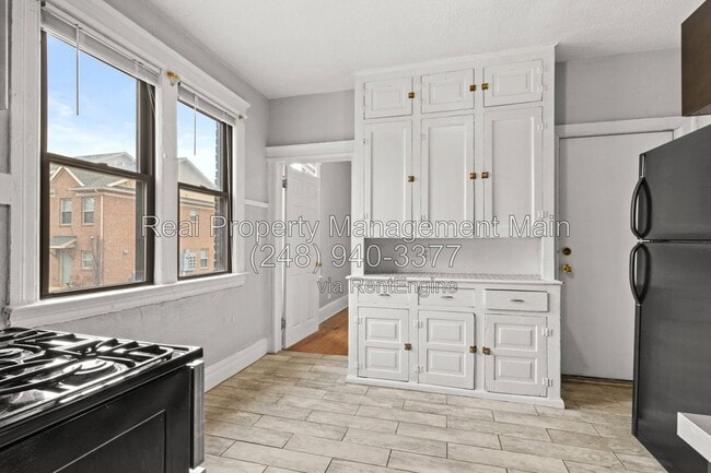 644 E Ferry St Unit 1e