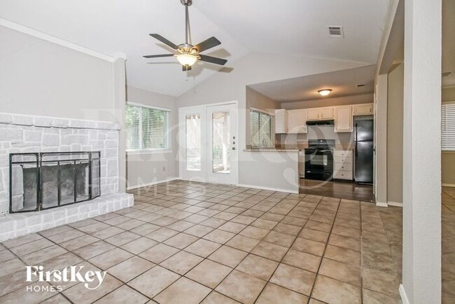 Photo - 405 Lone Oak Cir