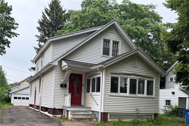 Building Photo - 197 Rossiter Rd