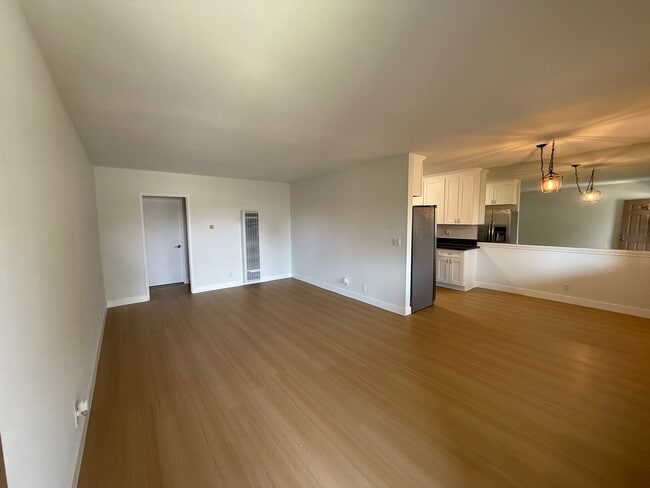 Photo - 3010 Montrose Ave Unidad 29