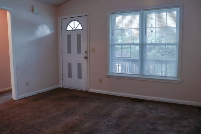 Photo - Charming 4 bedroom, 2 bathroom home in Greensboro w lake front views