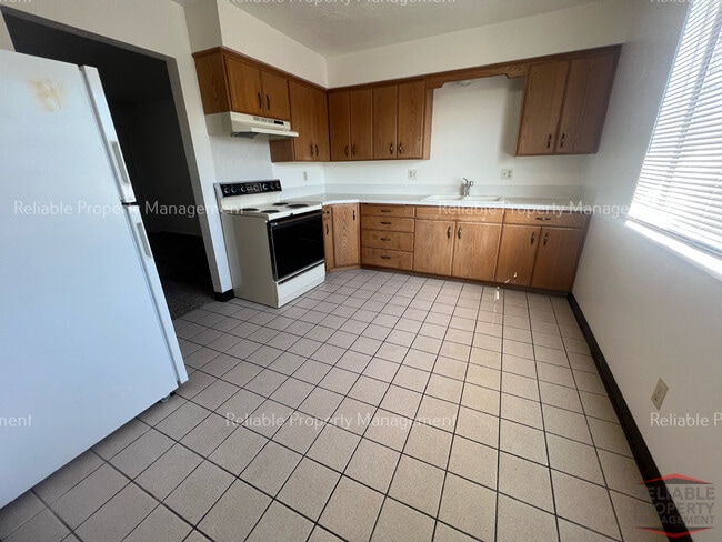 Building Photo - 472 Hansen Ave Unit 2 Rental