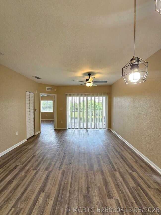 Building Photo - 1063 Golden Lakes Blvd Unit 322