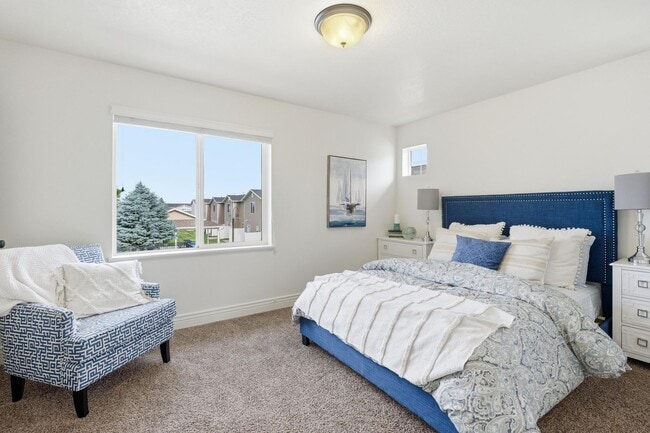 Photo - 320 W 6th S